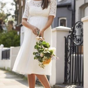 Chic White Lace Wedding Dress